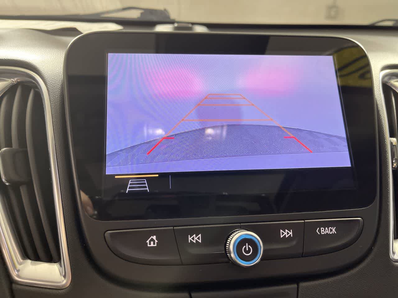 Used 2020 Chevrolet Malibu Premier FWD image 19