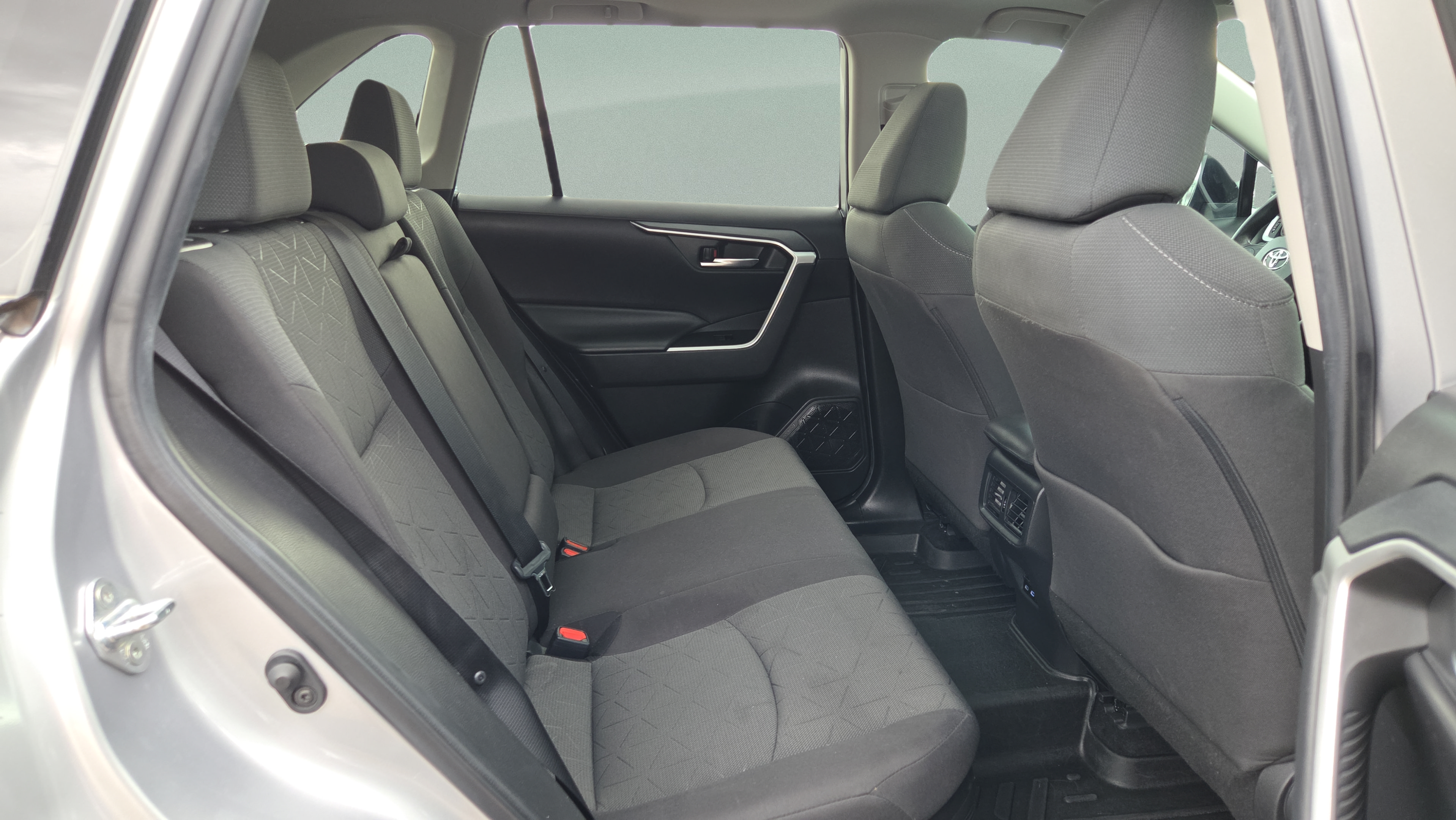 Used 2022 Toyota RAV4 XLE w/ Convenience Package AWD/4WD image 16