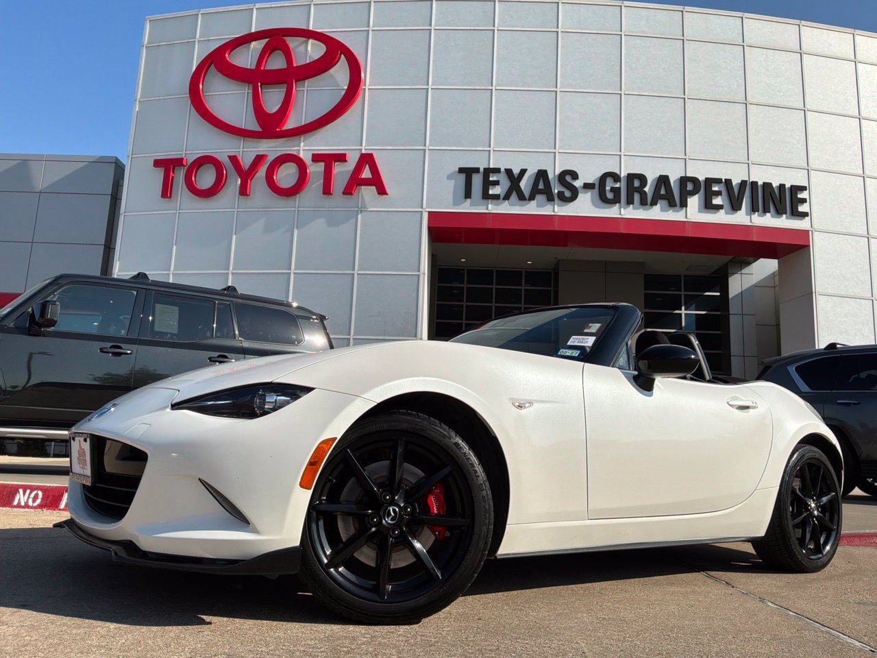 Used 2023 MAZDA MX-5 Miata Club RWD image 3