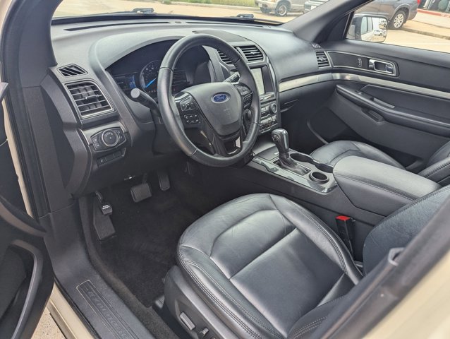 Used 2018 Ford Explorer XLT w/ Equipment Group 202A FWD image 7