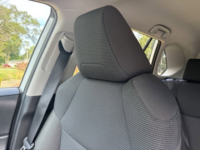 Used 2022 Toyota RAV4 LE image 17