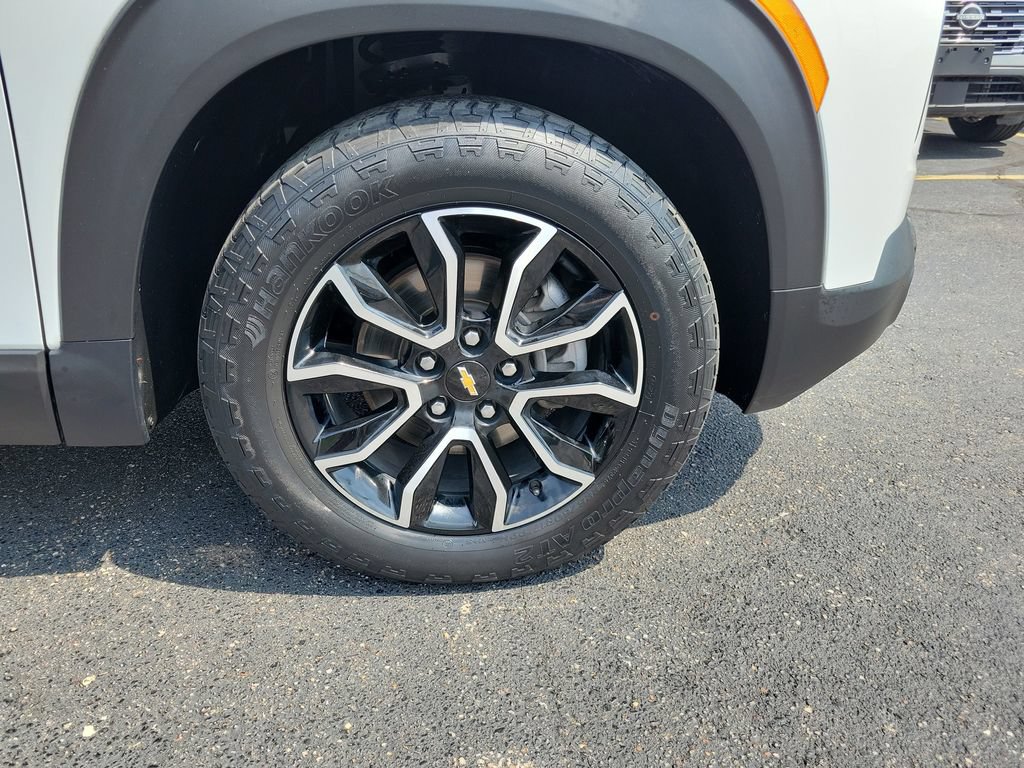Used 2023 Chevrolet TrailBlazer ACTIV w/ Sun and Liftgate Package FWD image 7