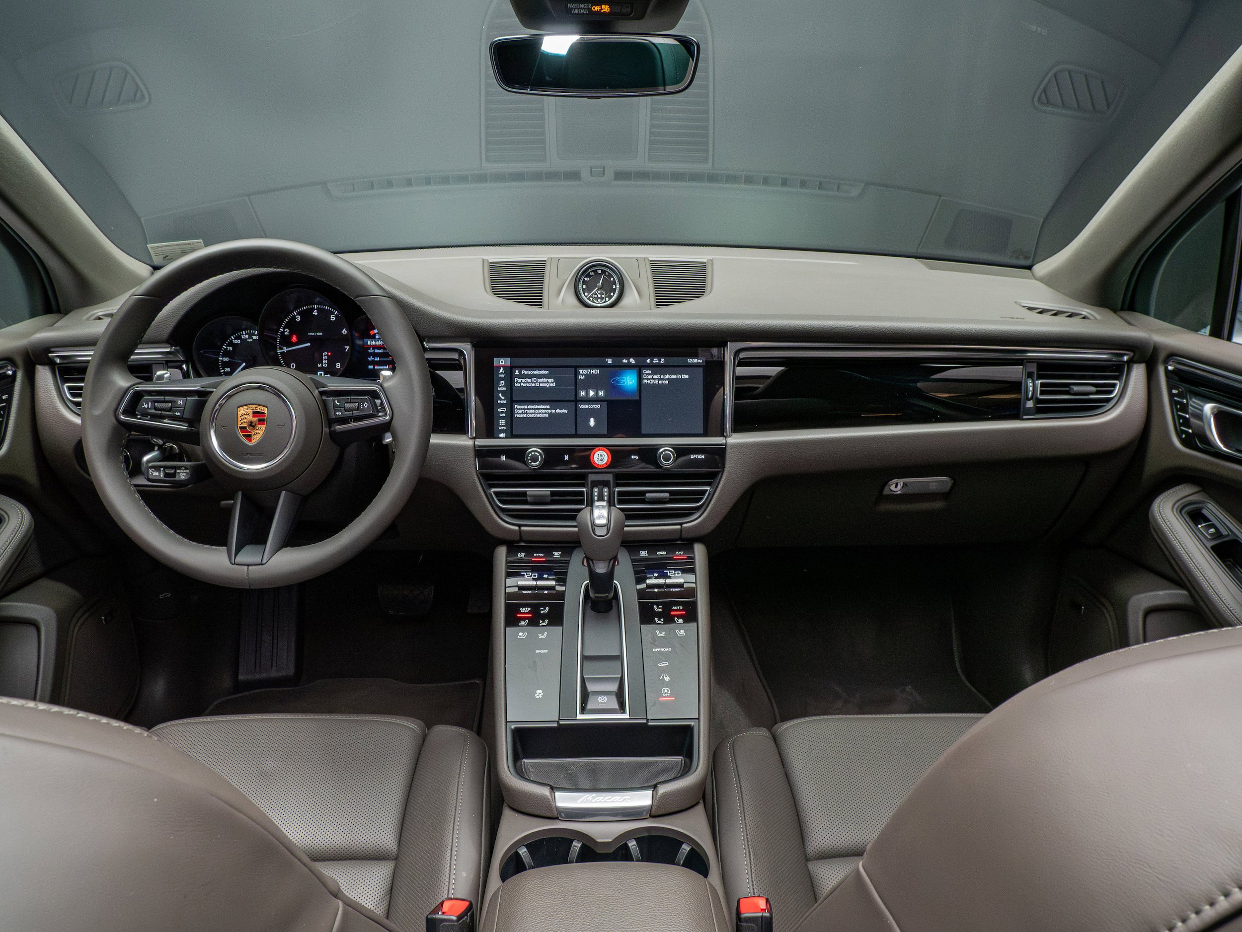Certified 2025 Porsche Macan AWD/4WD image 20