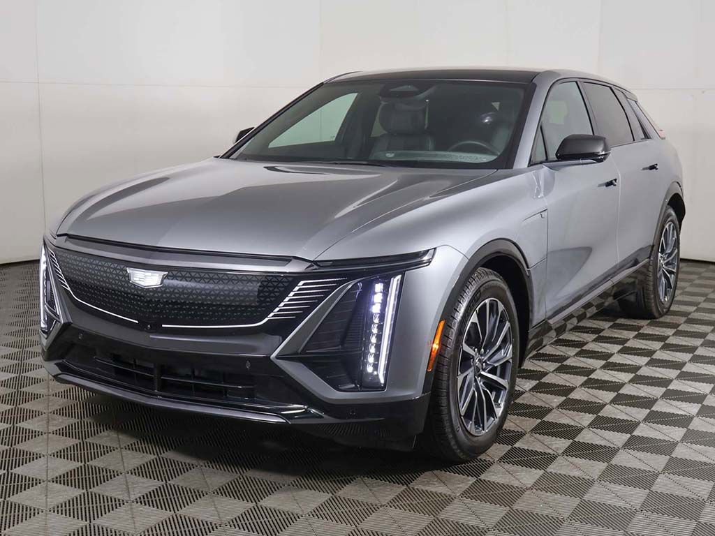 Used 2025 Cadillac Lyriq Sport AWD/4WD image 13