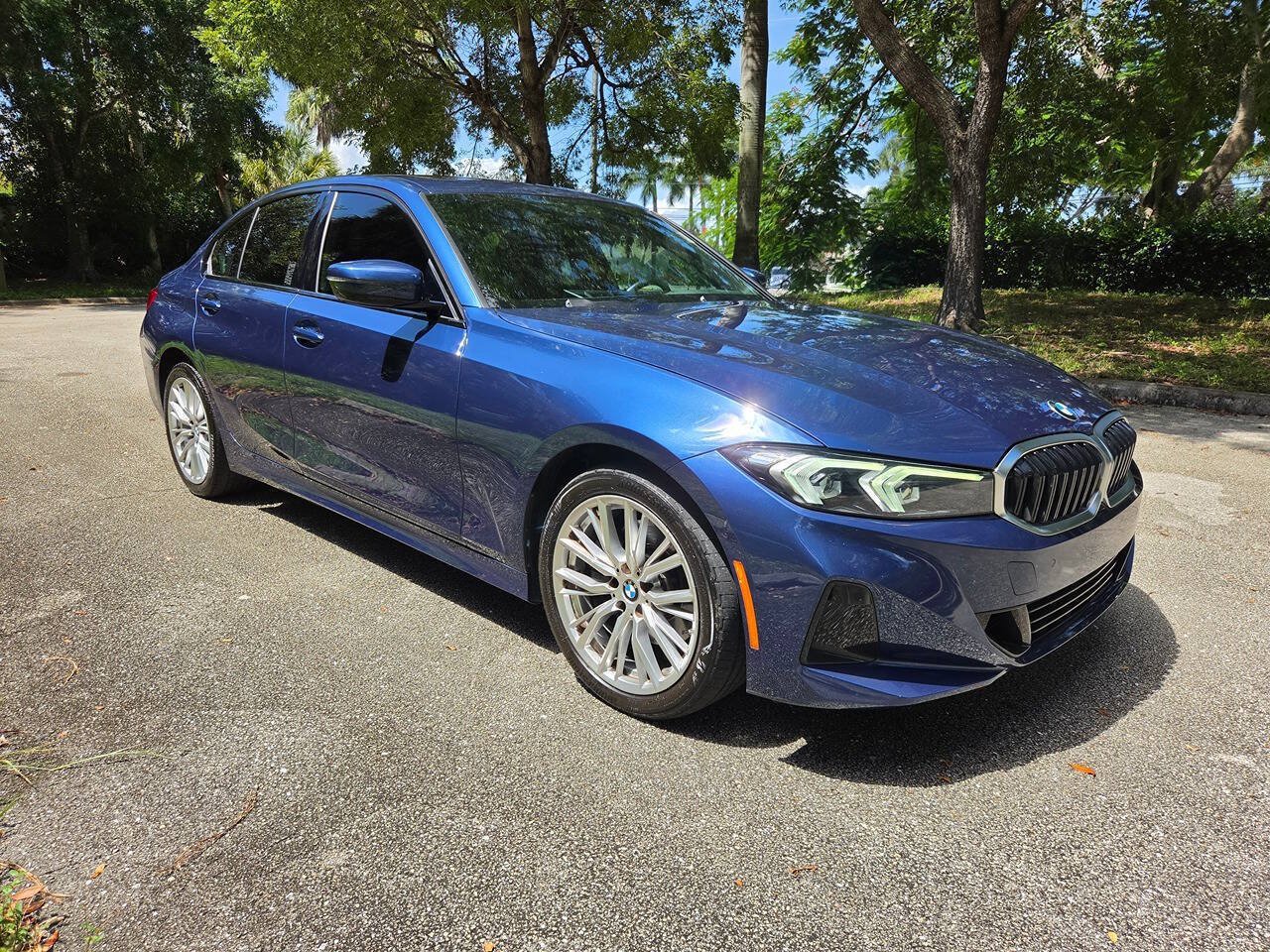 Used 2023 BMW 330i Sedan w/ Premium Package RWD image 1