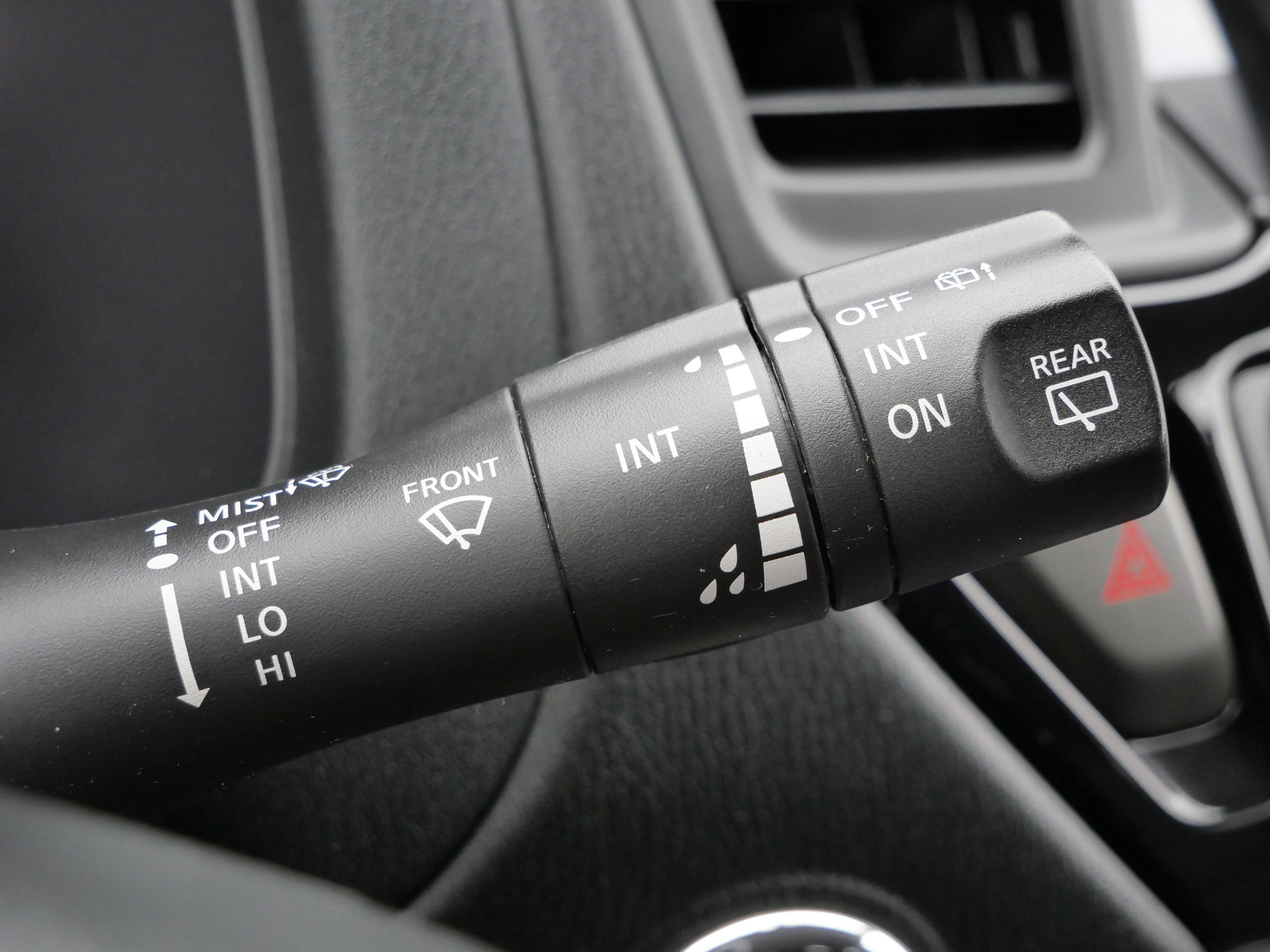 Used 2019 Nissan Pathfinder SV image 34