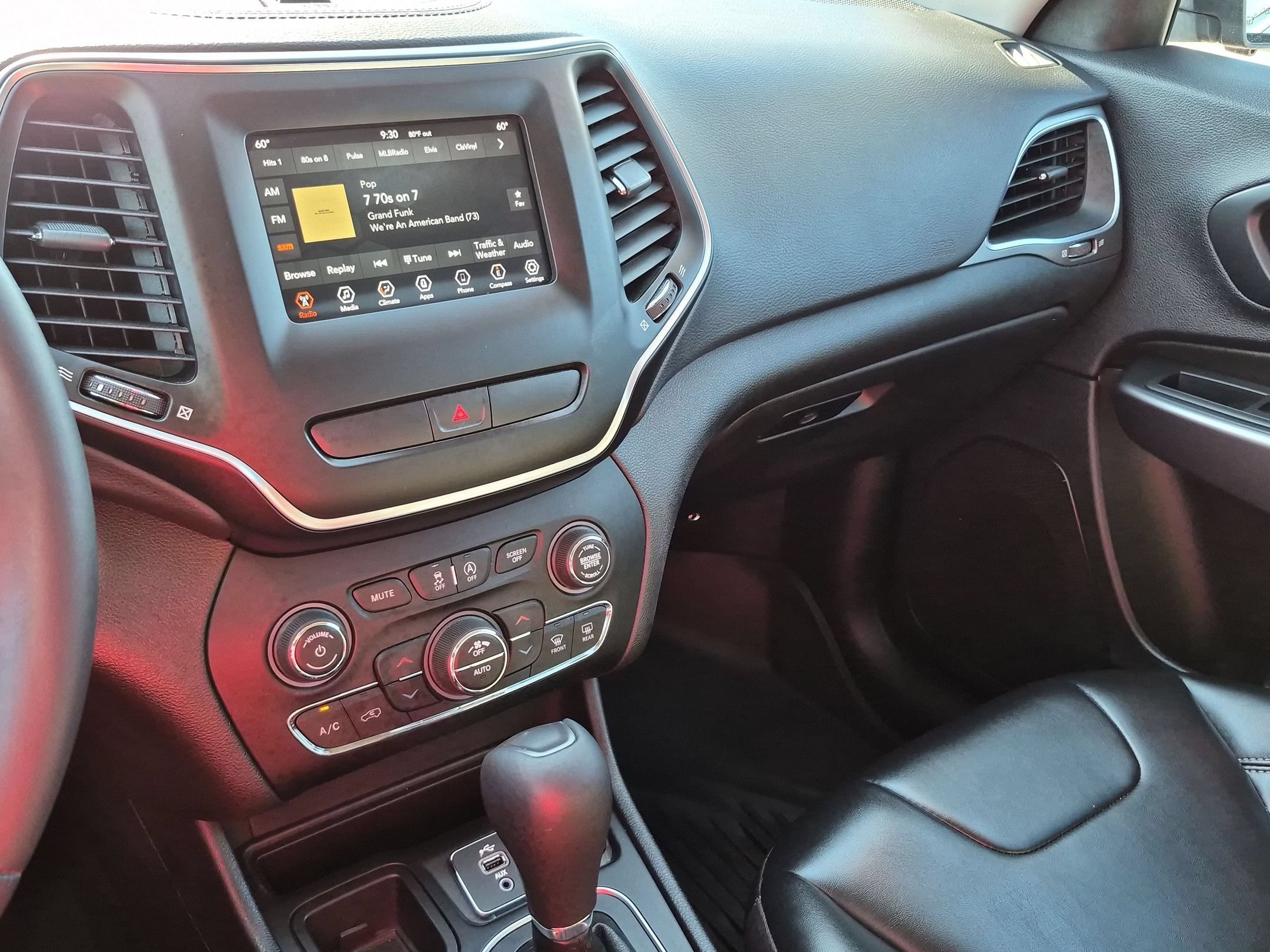 Used 2019 Jeep Cherokee Latitude Plus w/ Comfort/Convenience Group FWD image 22