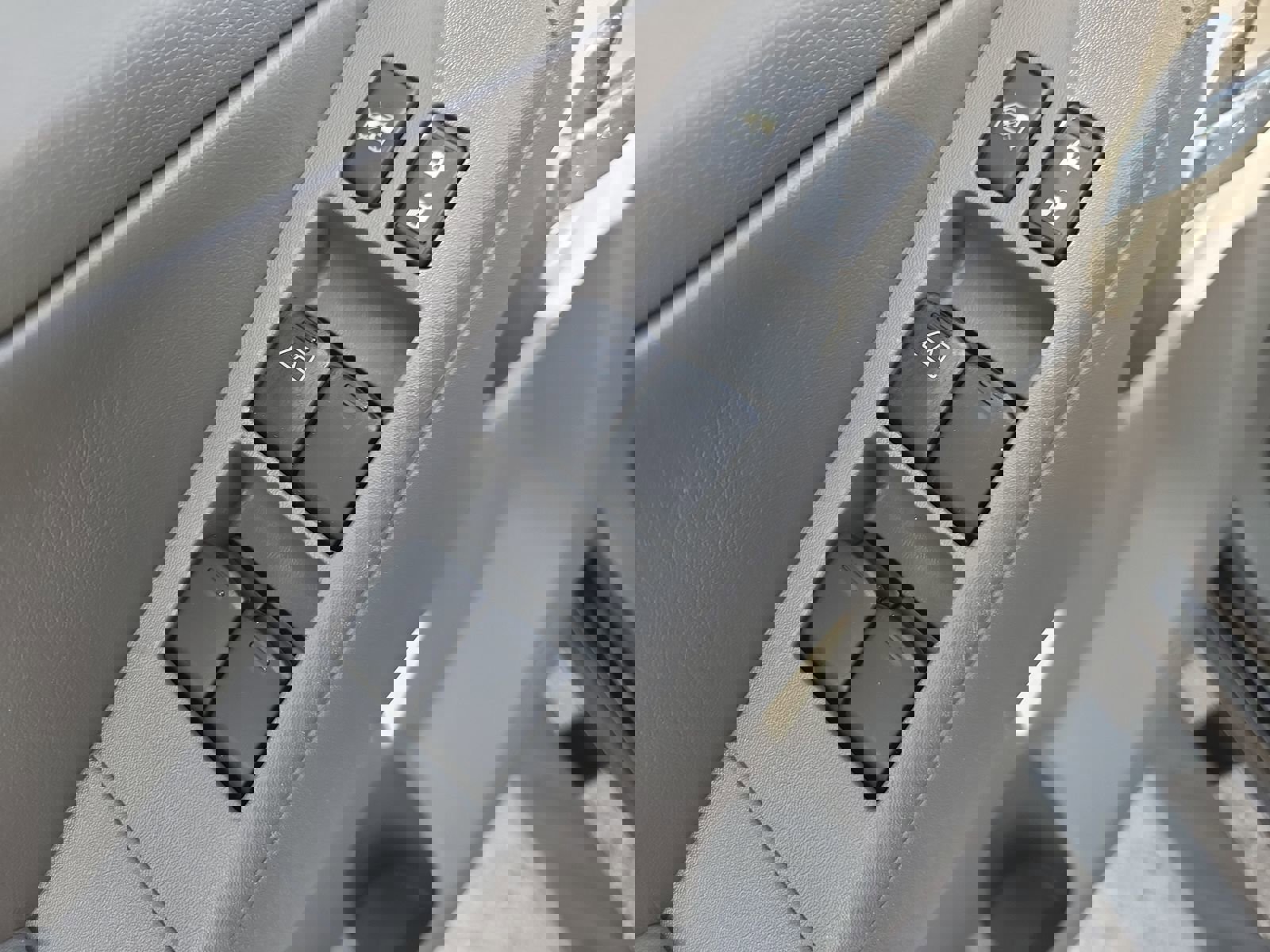 Used 2010 Nissan Frontier LE w/ LE Value Truck Pkg image 16