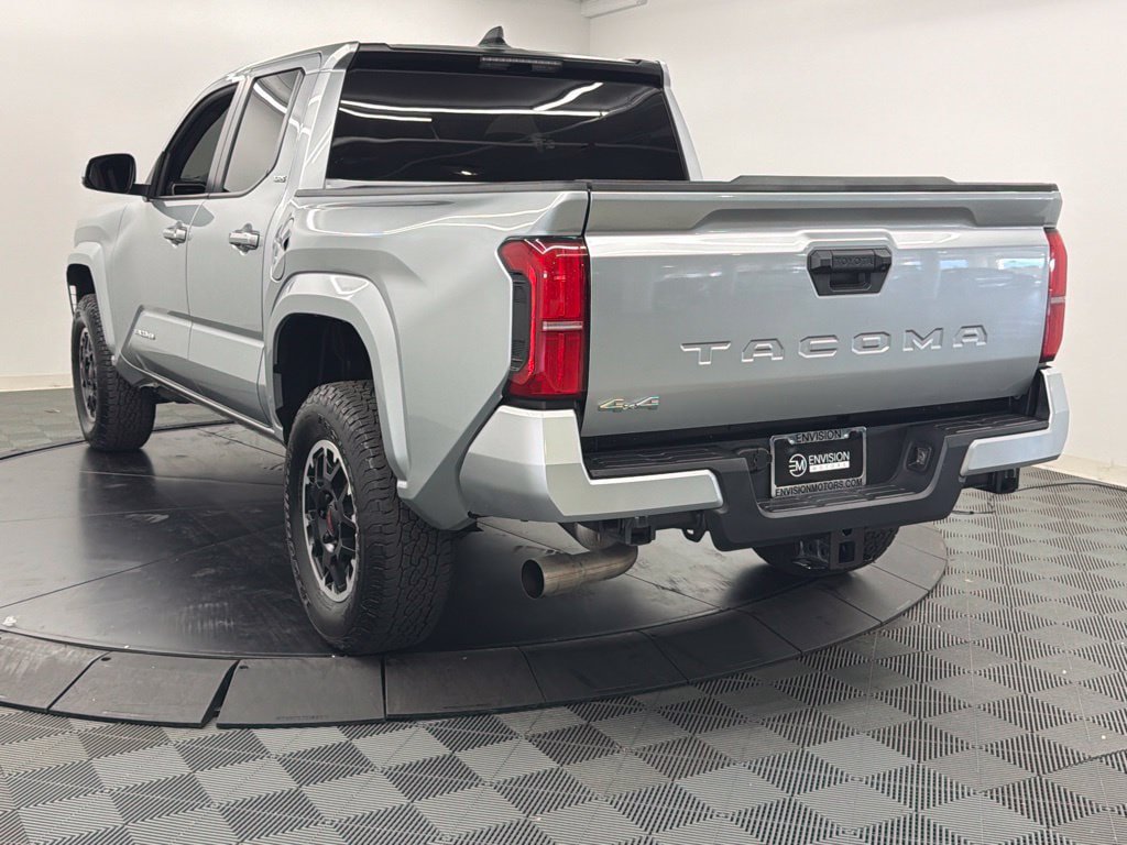 Certified 2025 Toyota Tacoma SR5 AWD/4WD image 12