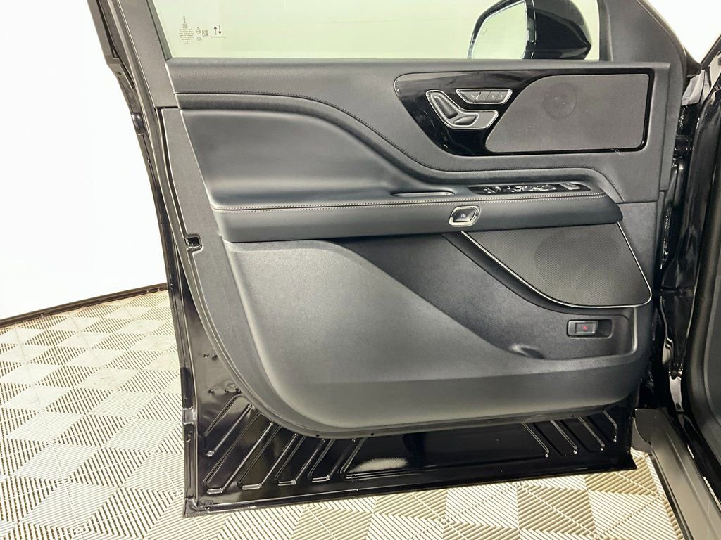 Used 2026 Lincoln Aviator 2WD image 18