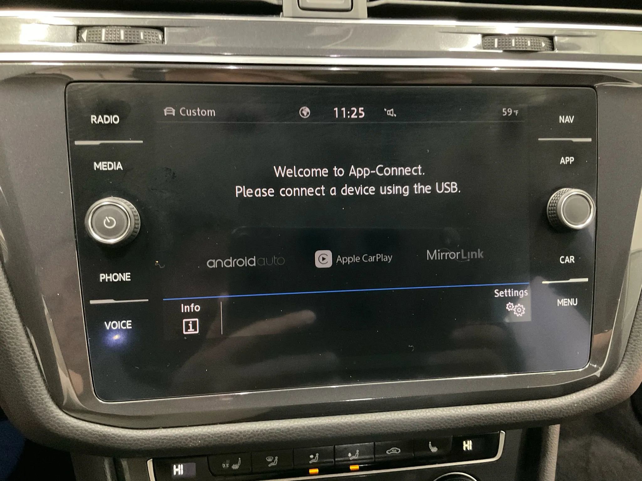 Used 2020 Volkswagen Tiguan SEL image 20