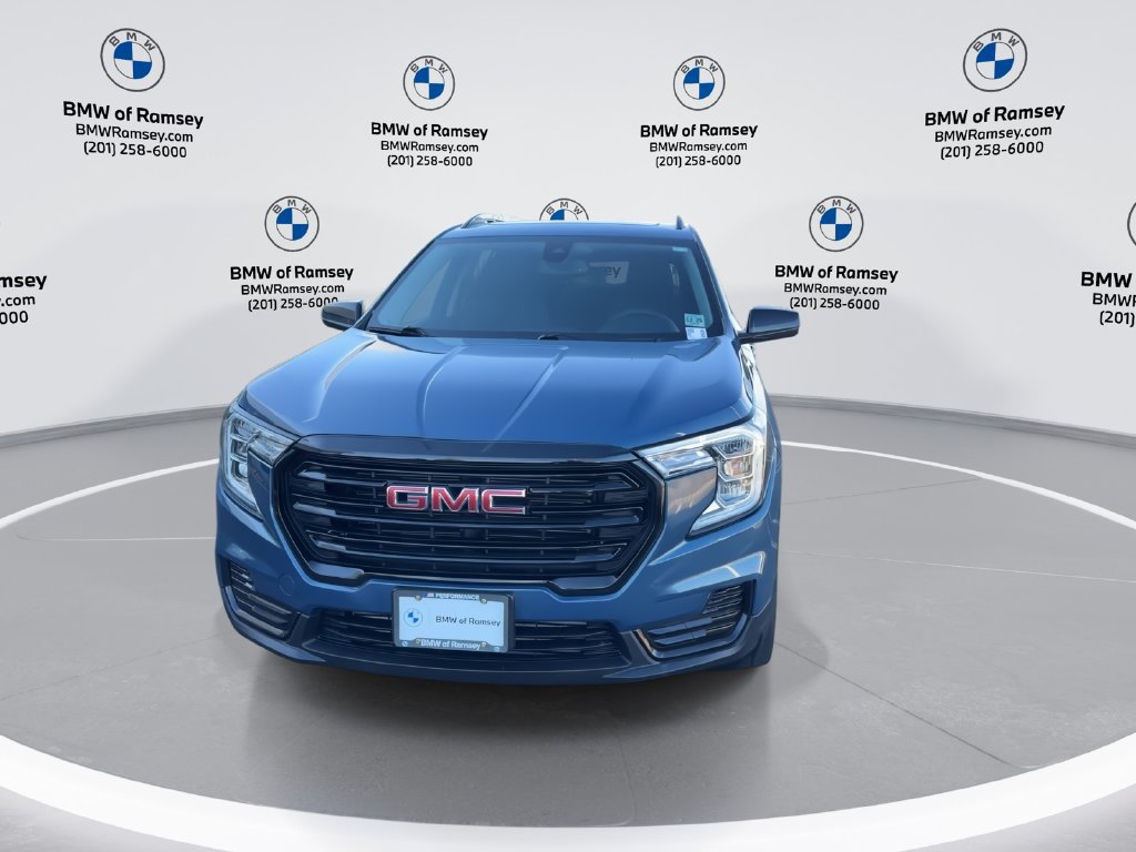Used 2024 GMC Terrain SLE w/ Driver Convenience Package AWD/4WD image 3