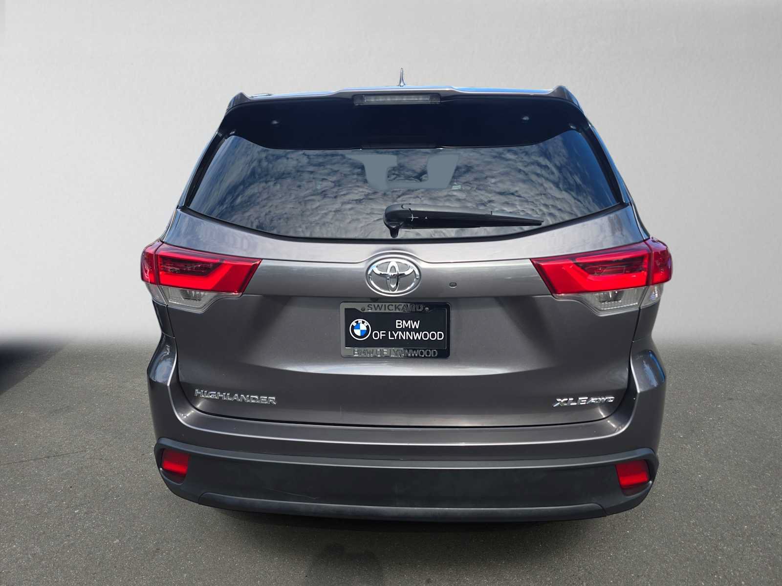 Used 2019 Toyota Highlander XLE AWD/4WD image 4