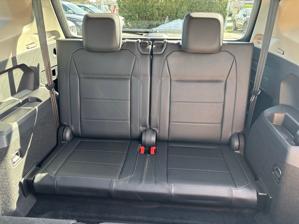 Used 2020 Volkswagen Tiguan SE w/ Panoramic Sunroof Package image 25