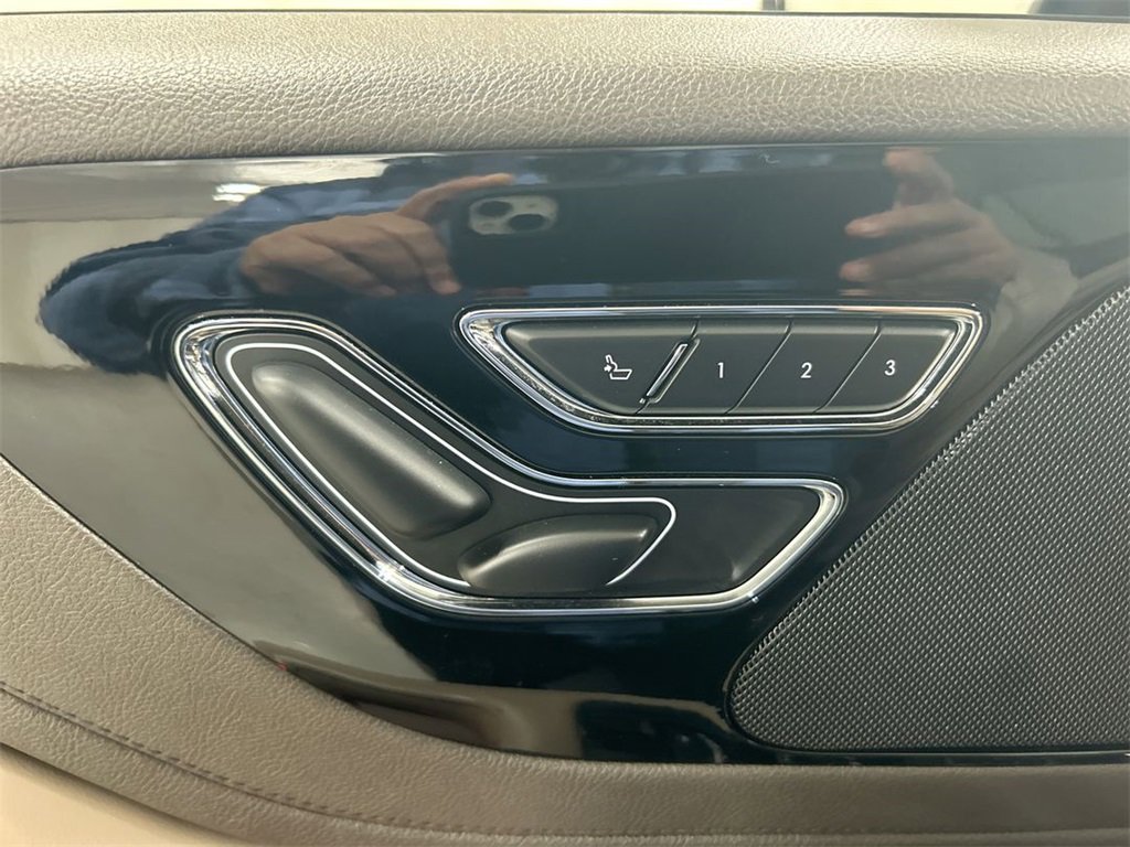 Used 2023 Lincoln Aviator Reserve w/ Equipment Group 201A image 10