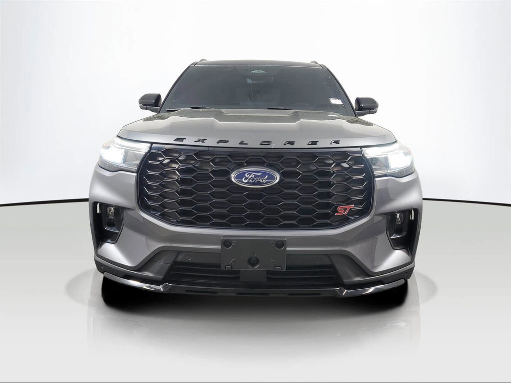 Used 2025 Ford Explorer ST image 2