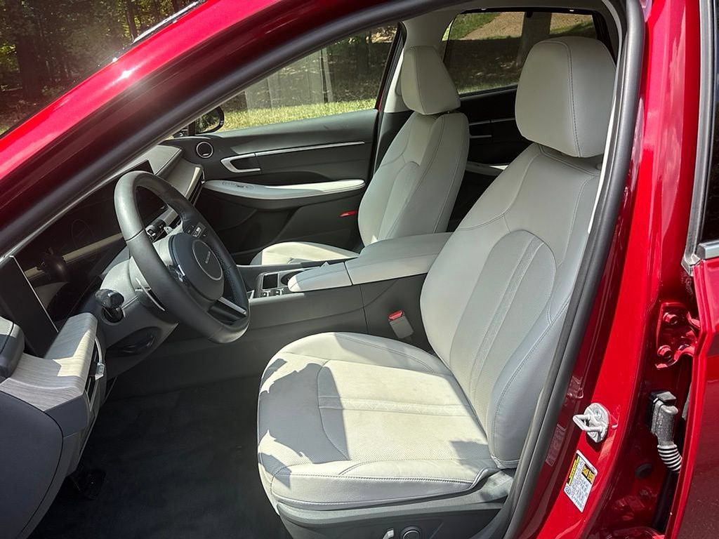 Used 2025 Hyundai Sonata Limited FWD image 11