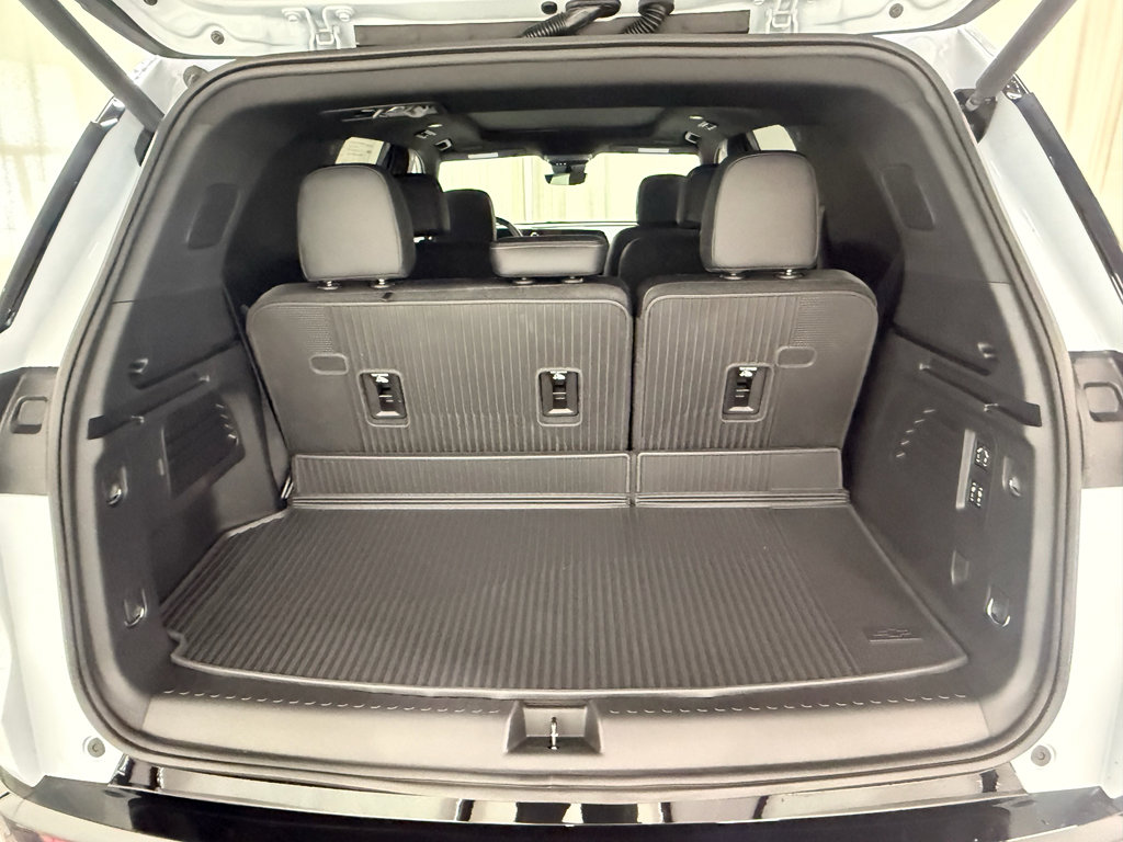 New 2026 Chevrolet Traverse High Country AWD/4WD image 14