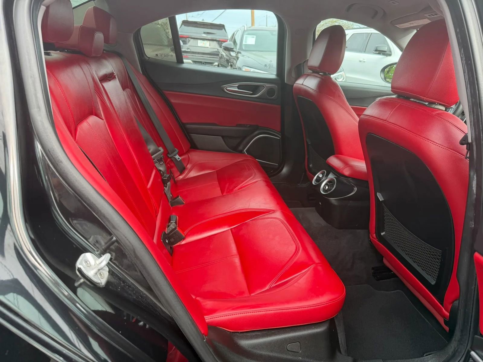 Used 2017 Alfa Romeo Giulia w/ Sport Appearance Package image 12