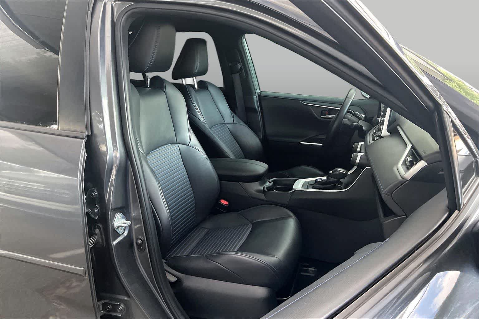 Used 2021 Toyota RAV4 XSE AWD/4WD image 9