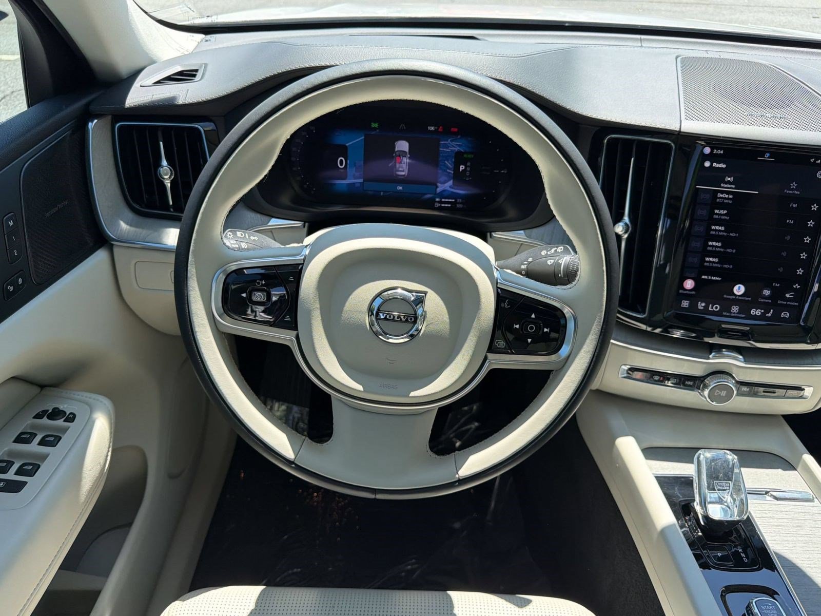 Certified 2024 Volvo XC60 T8 Ultimate w/ Protection Package Premier AWD/4WD image 11