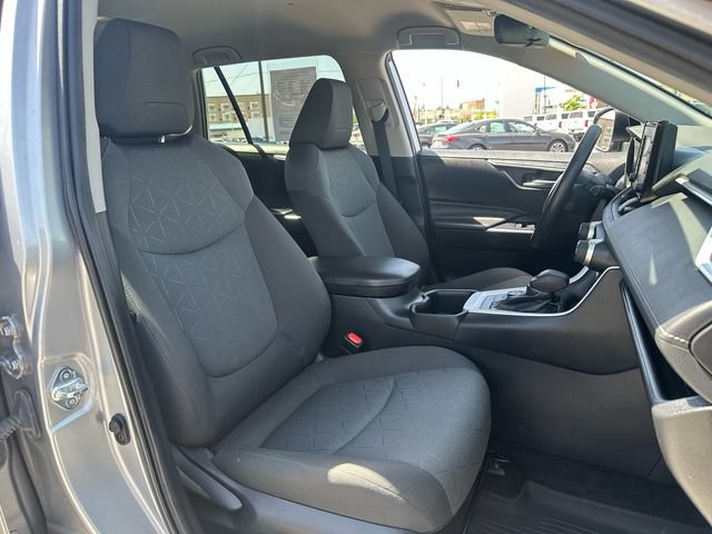 Used 2022 Toyota RAV4 XLE w/ XLE Grade Weather Package AWD/4WD image 10