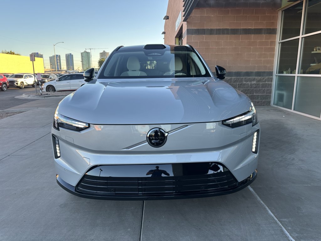 Used 2025 Volvo EX90 Plus image 7