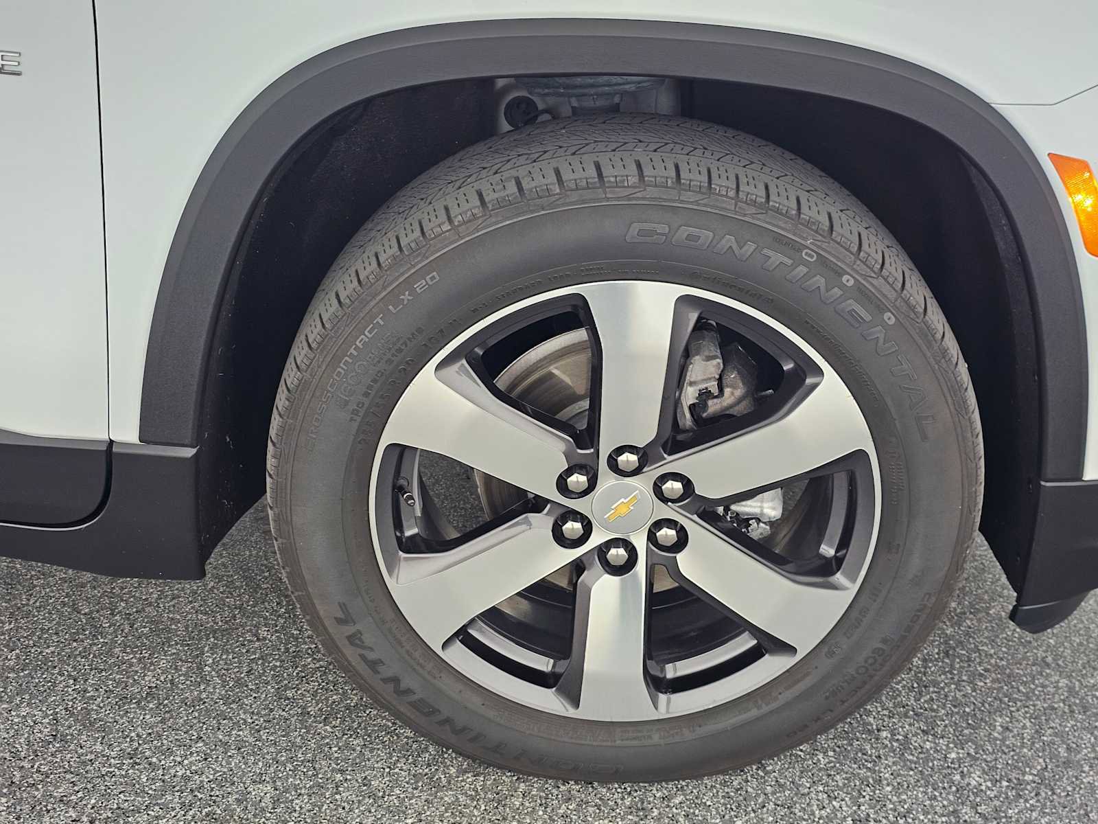 Used 2023 Chevrolet Traverse LT w/ LT Premium Package FWD image 9