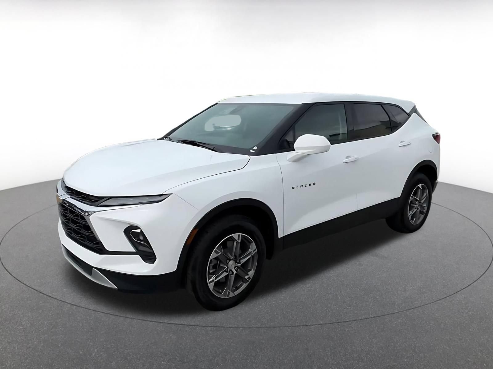 Used 2026 Chevrolet Blazer LT FWD image 6