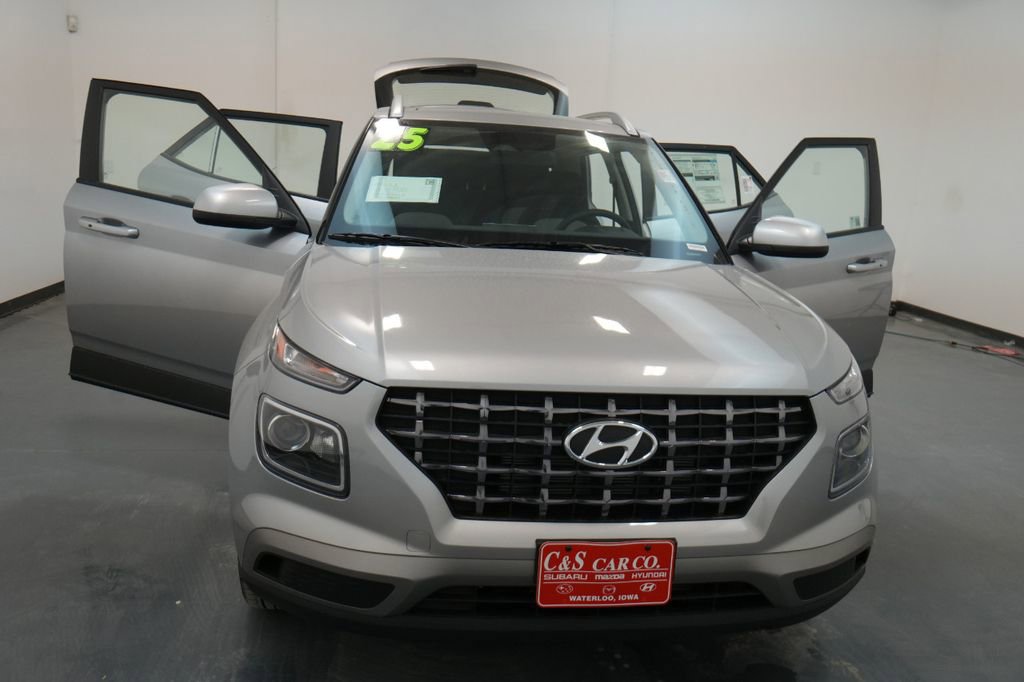 New 2025 Hyundai Venue SEL image 36