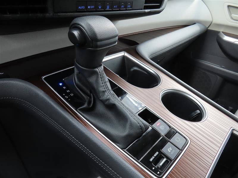 Used 2023 Toyota Sienna LE AWD/4WD image 27