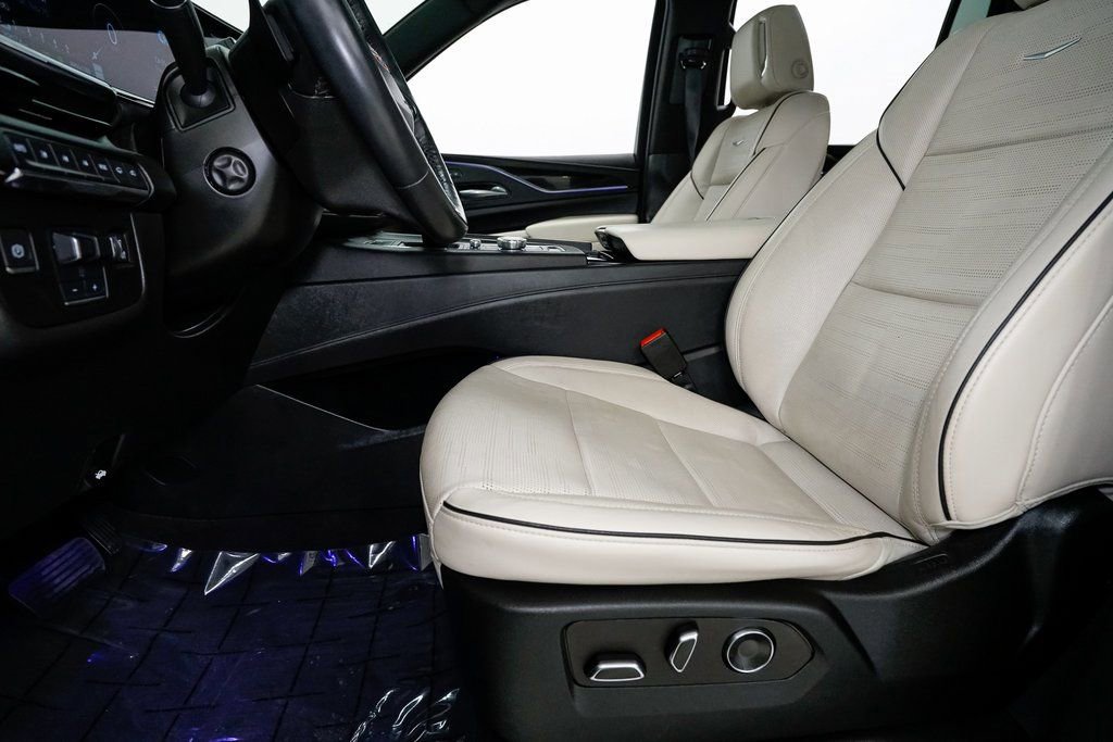 Used 2023 Cadillac Escalade ESV Sport w/ LPO, ONYX Package image 15