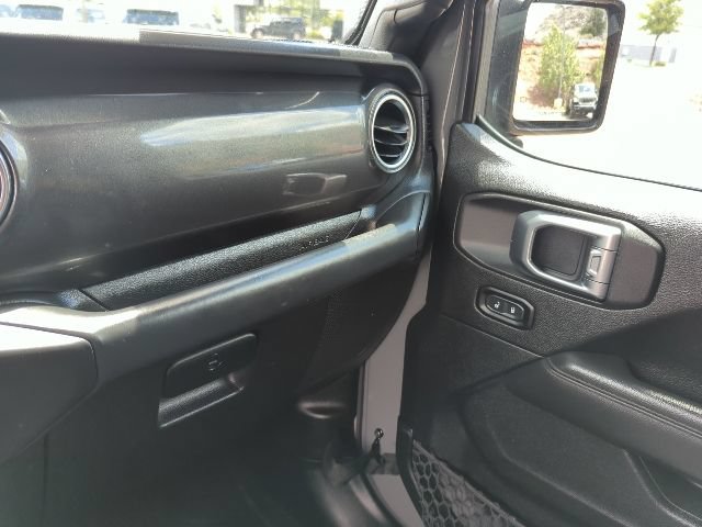 Used 2019 Jeep Wrangler Unlimited Sahara AWD/4WD image 8