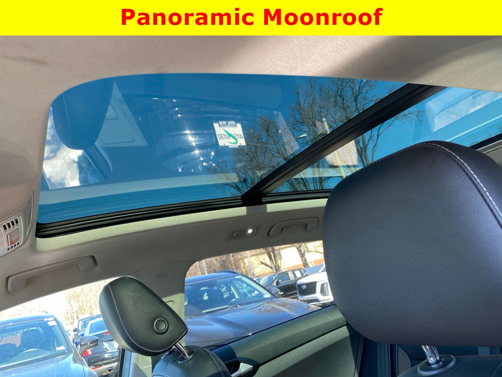 Used 2022 Volkswagen Taos SEL w/ Panoramic Sunroof Package image 9