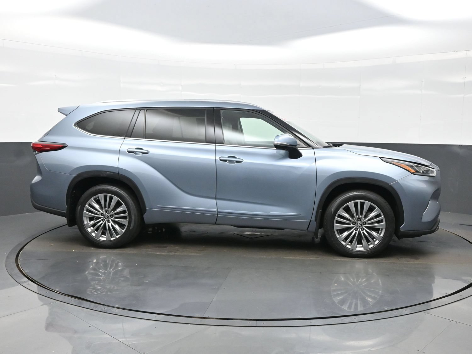 Used 2023 Toyota Highlander Platinum AWD/4WD image 7