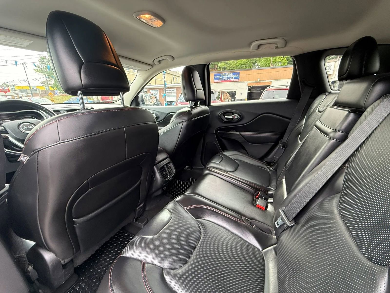 Used 2015 Jeep Cherokee Trailhawk w/ Leather Interior Group AWD/4WD image 45