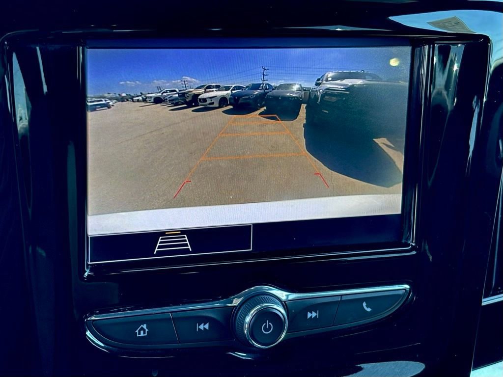 Used 2023 Chevrolet Traverse LT image 18