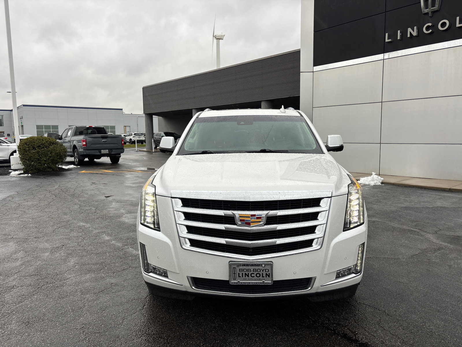 Used 2018 Cadillac Escalade Luxury image 2