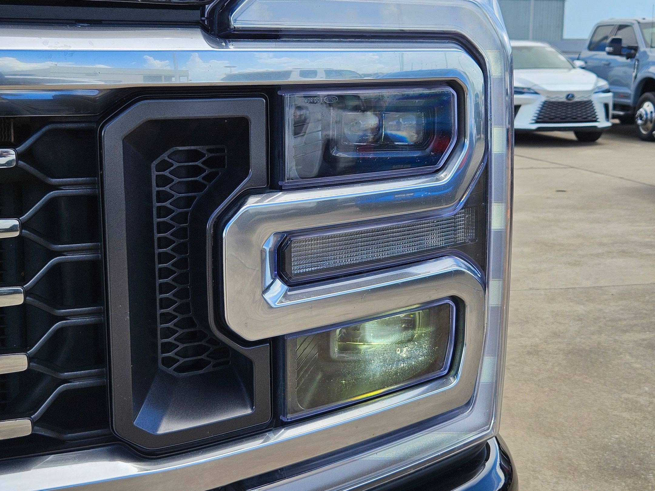 Used 2025 Ford F350 Platinum AWD/4WD image 10