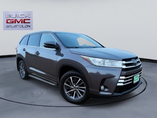Used 2017 Toyota Highlander XLE image 6