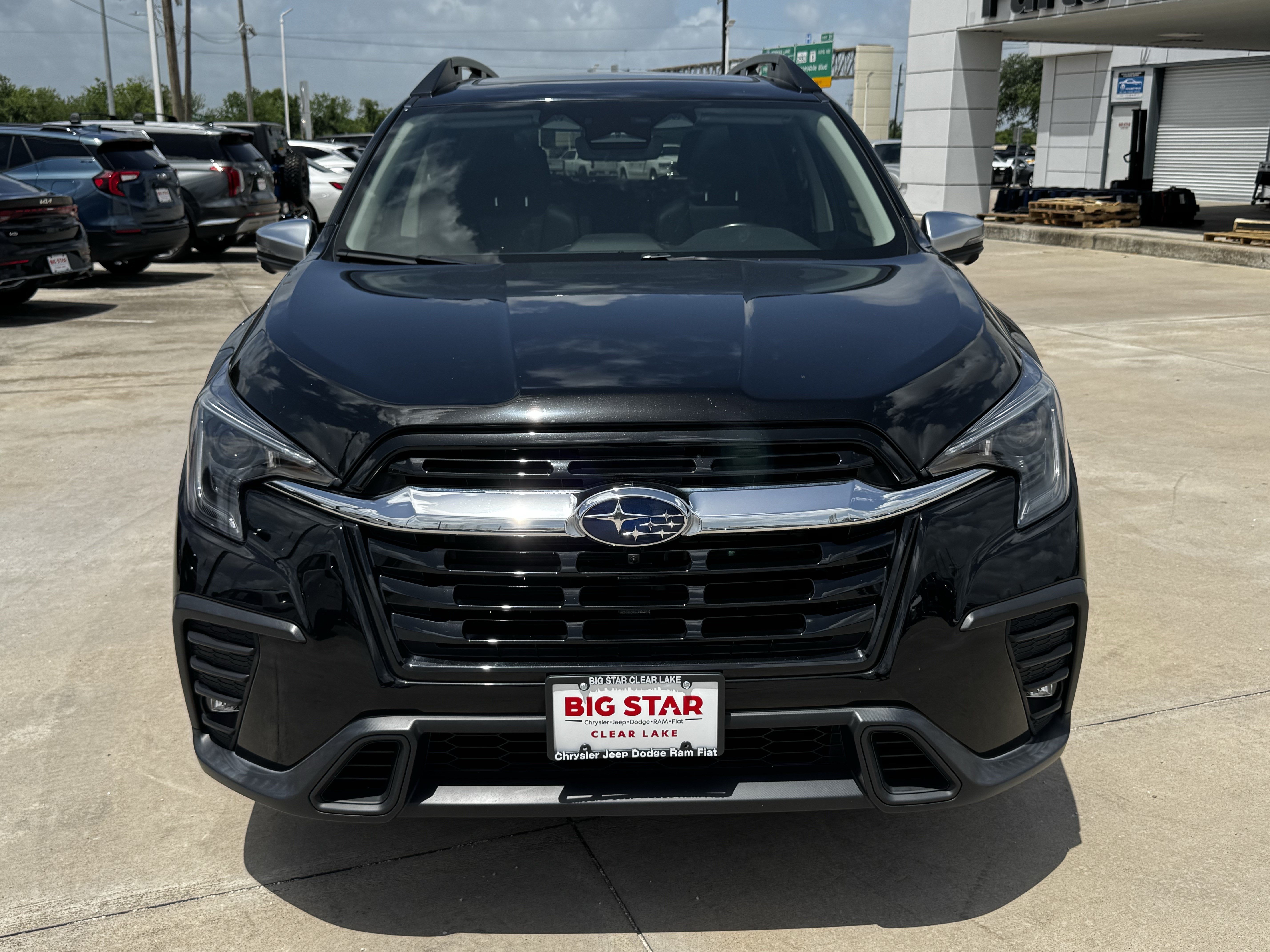 Used 2023 Subaru Ascent Limited w/ Technology Package AWD/4WD image 3