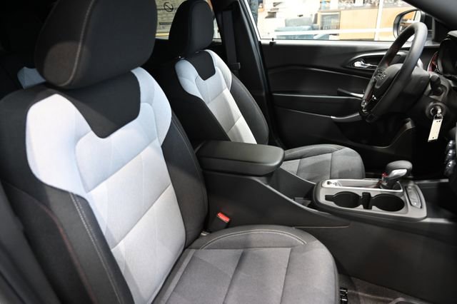 New 2026 Chevrolet Trax RS w/ Driver Confidence Package image 8