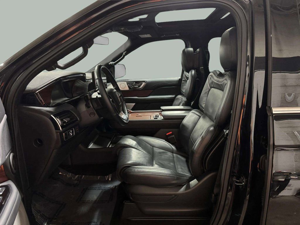 Used 2023 Lincoln Navigator Reserve image 5