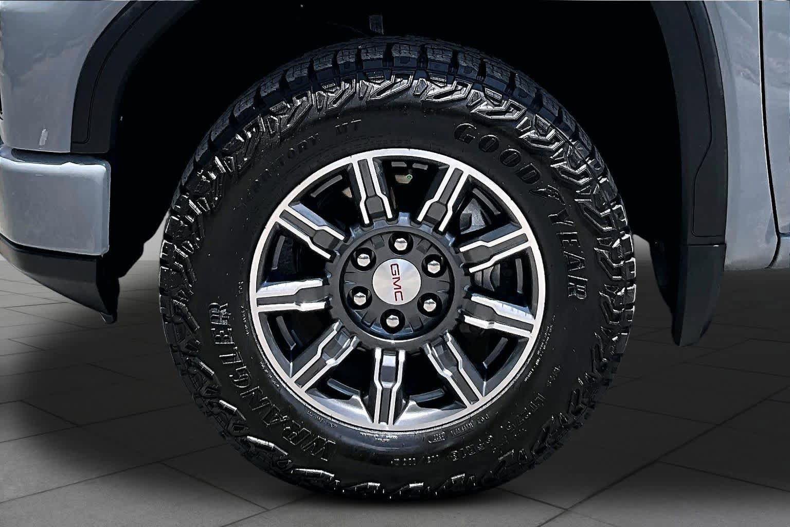 Used 2024 GMC Sierra 1500 AT4 w/ AT4 Premium Package AWD/4WD image 11
