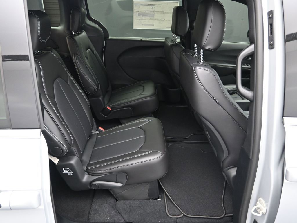 New 2026 Chrysler Pacifica Select image 23
