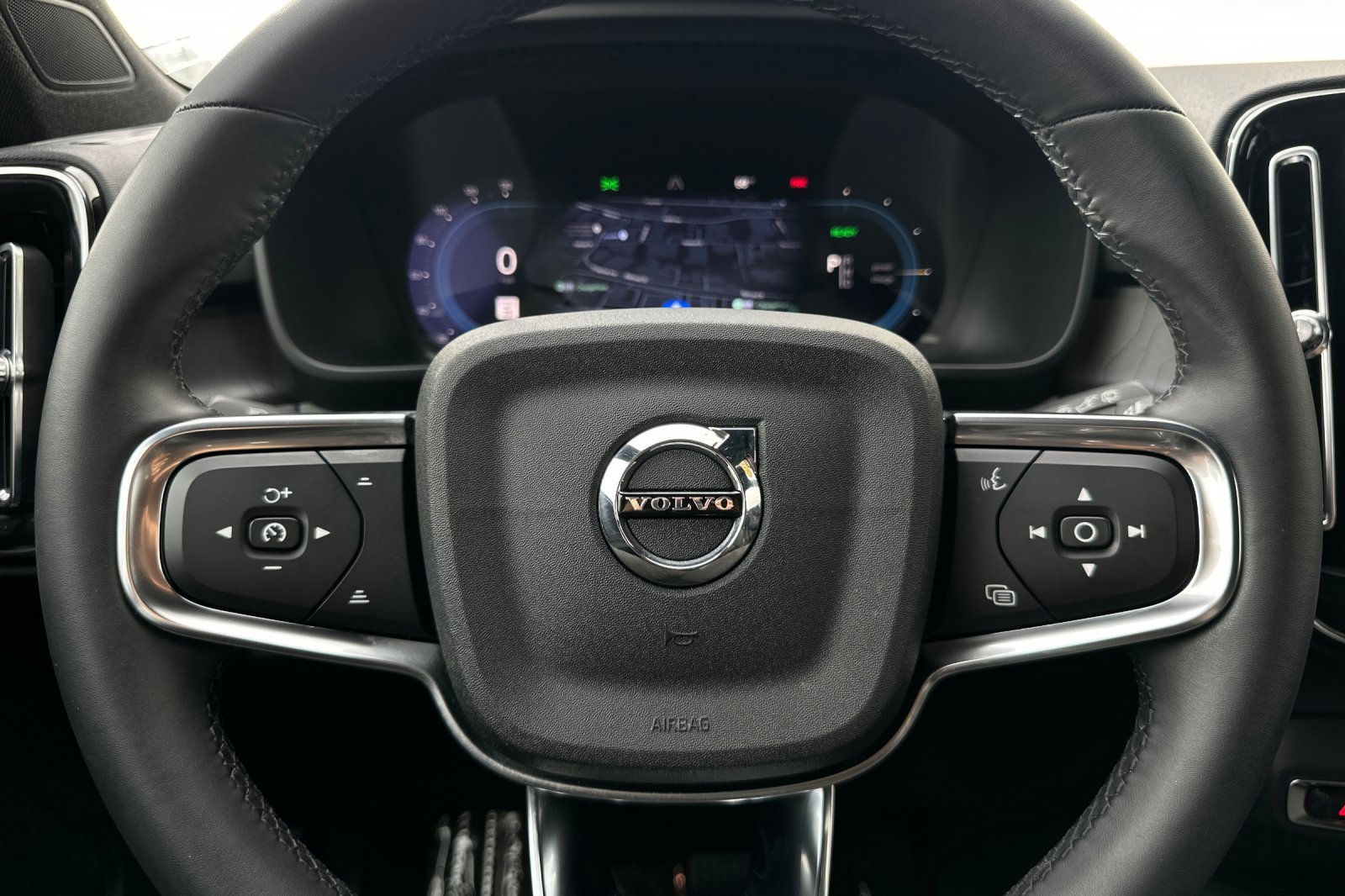 Used 2023 Volvo XC40 Recharge Ultimate w/ Protection Package Premier image 26