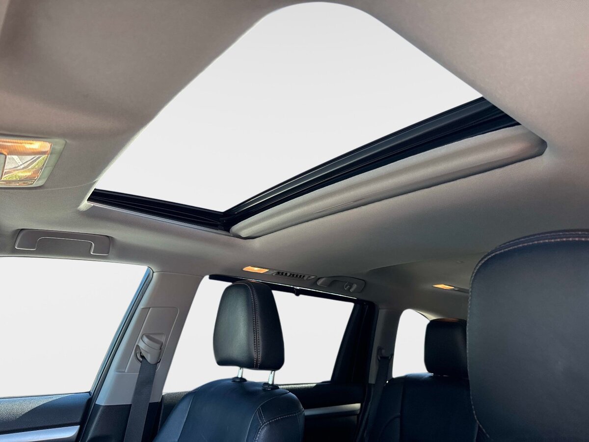Used 2019 Toyota Highlander XLE FWD image 22
