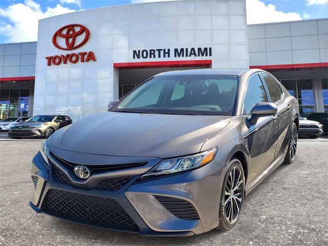 Used 2018 Toyota Camry SE image 2