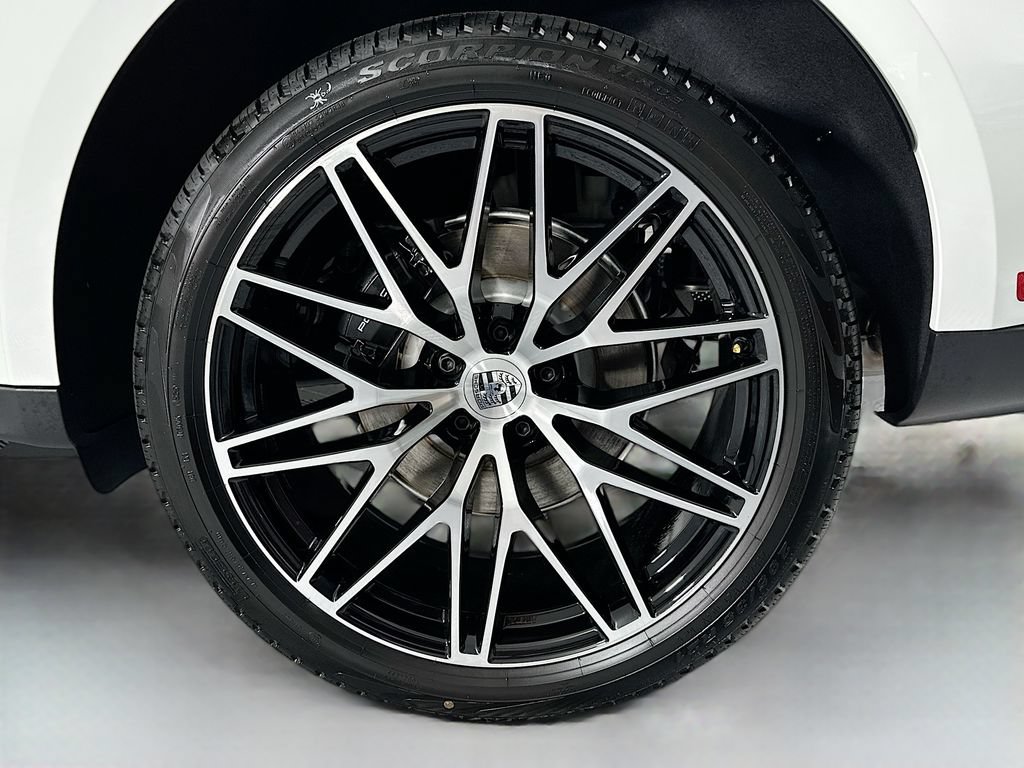 New 2026 Porsche Macan AWD/4WD image 33
