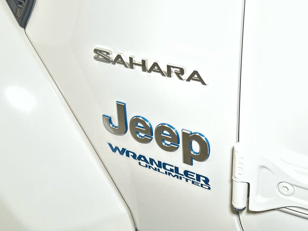 Used 2022 Jeep Wrangler Unlimited Sahara w/ Cold Weather Group image 17